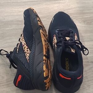 Brooks Adrenaline size 8.5